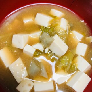 白菜とごぼうと豆腐の味噌汁